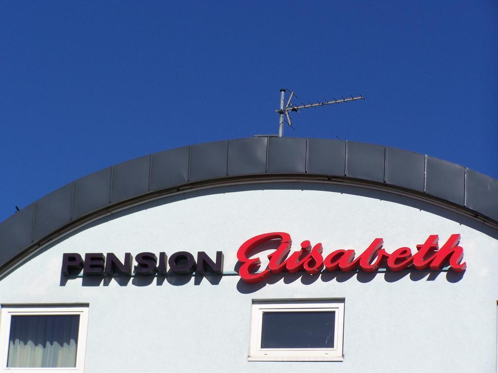 Elisabeth - & Pensión